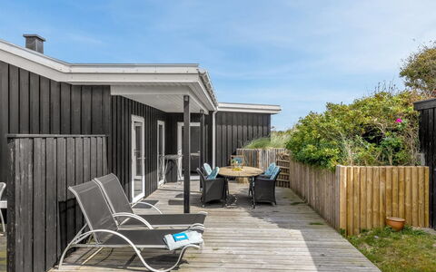 Marjanna - 350M from the Sea: Bois, Domicile, Porche, Dur, Plate-Forme, Porte, Planche, Ombre, Siding, Tache De Bois