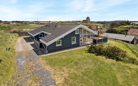 Alfhild - 297M from the Sea: Maison, Domicile, Porte, Toit, Chalet, Biens, Jardin, Ombre, Siding, Cour