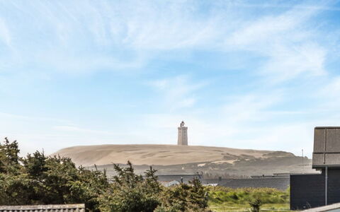 Alfhild - 297M from the Sea: Maison, Domicile, Porte, Toit, Chalet, Biens, Jardin, Ombre, Siding, Cour
