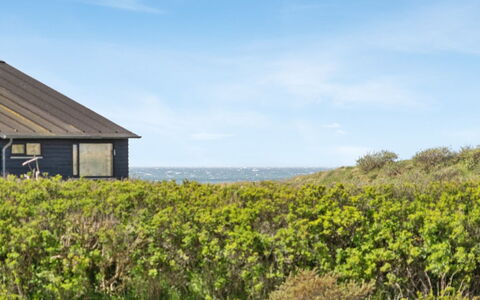 Alfhild - 297M from the Sea: Maison, Domicile, Porte, Toit, Chalet, Biens, Jardin, Ombre, Siding, Cour