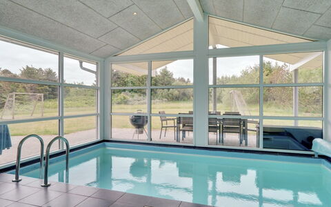 Aiyana - 530M from the Sea: Piscine, Sol, Plafond, Composite, Sol, Recours, Ombre, Verre, Chaise, Conception