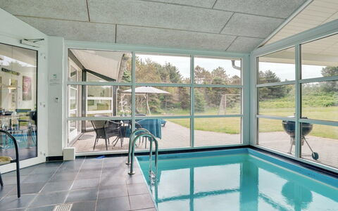 Aiyana - 530M from the Sea: Piscine, Sol, Plafond, Porte, Sol, Composite, Ombre, Recours, Chaise, Verre