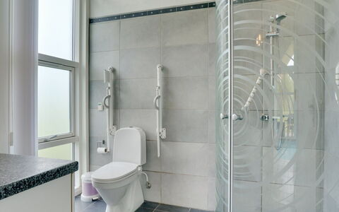 Aiyana - 530M from the Sea: Sol, Design Intérieur, Salle De Bains, Sol, Luminaire Plomberie, Toilette, Plomberie, Domicile, Douche, Tete De Douche