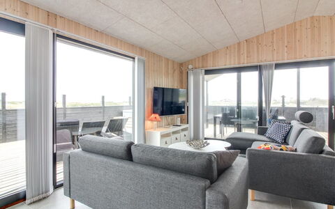 Heilo - 300M from the Sea: Bois, Toit, Architecture, Domicile, Maison, Chalet, Siding, Dur, Pente, Biens