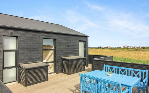 Heilo - 300M from the Sea: Bois, Toit, Architecture, Domicile, Maison, Chalet, Siding, Dur, Pente, Biens