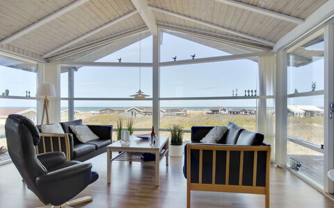 Konsta - 200M from the Sea: Piscine, Mobilier De Jardin, Meubles, Recours, Dalle, Eco Hôtel, Ombre, Chaise, Loisir, Biens