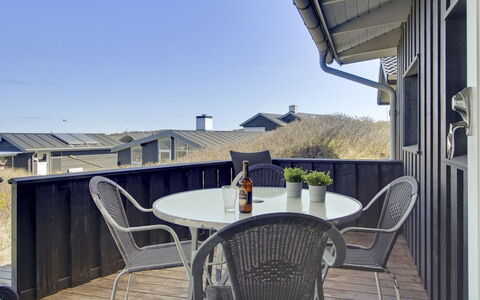 Konsta - 200M from the Sea: Piscine, Mobilier De Jardin, Meubles, Recours, Dalle, Eco Hôtel, Ombre, Chaise, Loisir, Biens