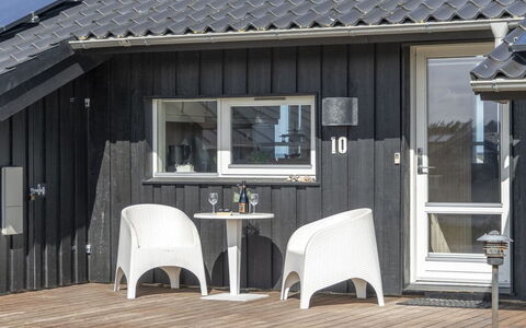 Konsta - 200M from the Sea: Piscine, Mobilier De Jardin, Meubles, Recours, Dalle, Eco Hôtel, Ombre, Chaise, Loisir, Biens