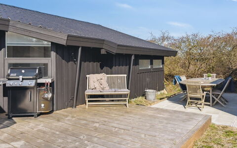 Amalie - 650M from the Sea: Meubles, Design Intérieur, Sol, Bois, Sol, Plafond, Parquet, Chaise, Table, Éclairage