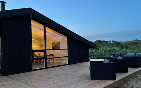Amalie - 650M from the Sea: Meubles, Design Intérieur, Sol, Bois, Sol, Plafond, Parquet, Chaise, Table, Éclairage