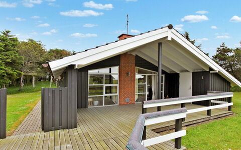 Andersen - 827M from the Sea: Meubles, Design Intérieur, Sol, Bois, Sol, Plafond, Parquet, Chaise, Table, Éclairage