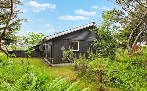 Andersen - 827M from the Sea: Meubles, Design Intérieur, Sol, Bois, Sol, Plafond, Parquet, Chaise, Table, Éclairage