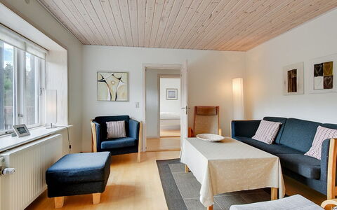Etta - 957M from the Sea: Design Intérieur, Sol, Sol, Mur, Meubles, Bois, Plafond, Parquet, Salon, Pièce