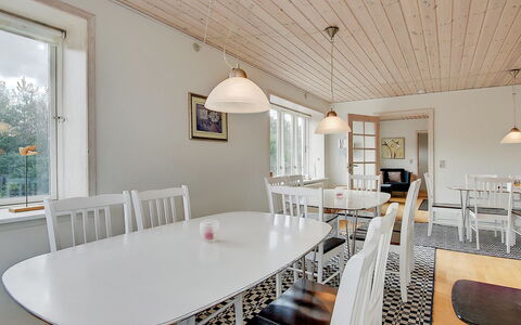 Etta - 957M from the Sea: Design Intérieur, Sol, Meubles, Bois, Plafond, Sol, Luminaire, Domicile, Table Cuisine Et Salle A Manger, Salle À Manger