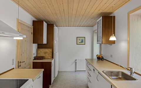 Etta - 957M from the Sea: Cuisine, Comptoir, Design Intérieur, Sol, Plafond, Bois, Appareil De Cuisine, Cabinetry, Sol, Meubles