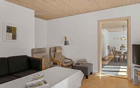 Etta - 957M from the Sea: Design Intérieur, Meubles, Sol, Bois, Sol, Plafond, Pièce, Canapé, Salon, Parquet
