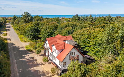 Etta - 957M from the Sea: Ciel, Domicile, Maison, Zone Résidentielle, Nuage, Chalet, Côte, Banlieue, Biens, Meteorologique Phénomène