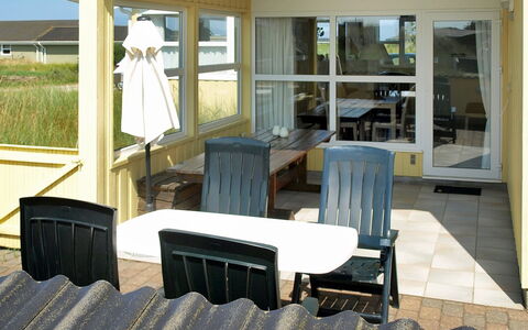 Thorir - 542M from the Sea: Bois, Meubles, Appartement, Pièce, Plafond, Tache De Bois, Chaise, Dur, Vernis, Lumber