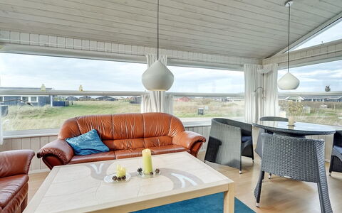 Thorir - 542M from the Sea: Bois, Meubles, Appartement, Pièce, Plafond, Tache De Bois, Chaise, Dur, Vernis, Lumber