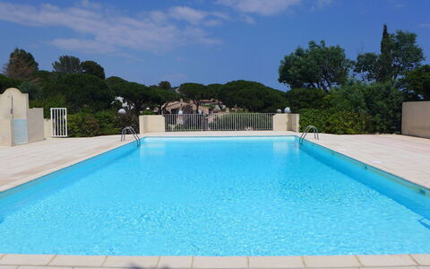 Le Domaine de la Croisette: Piscine, Propriété, Immobilier, Loisir, L'Eau, Bâtiment, Maison, Domicile, Ciel, Vacances