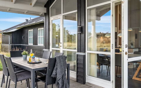 Eskil - 656M from the Sea: Meubles, Design Intérieur, Sol, Bois, Sol, Plafond, Parquet, Chaise, Table, Éclairage