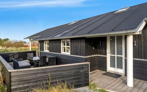 Eskil - 656M from the Sea: Meubles, Design Intérieur, Sol, Bois, Sol, Plafond, Parquet, Chaise, Table, Éclairage