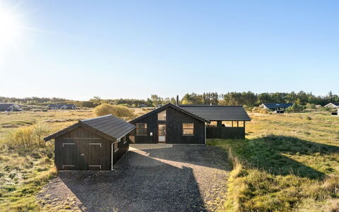 Finna - 1Km from the Sea: Meubles, Design Intérieur, Sol, Bois, Sol, Plafond, Parquet, Chaise, Table, Éclairage