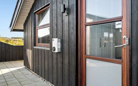 Finna - 1Km from the Sea: Meubles, Design Intérieur, Sol, Bois, Sol, Plafond, Parquet, Chaise, Table, Éclairage