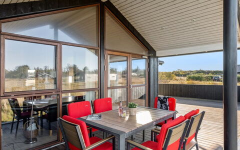 Finna - 1Km from the Sea: Meubles, Design Intérieur, Sol, Bois, Sol, Plafond, Parquet, Chaise, Table, Éclairage