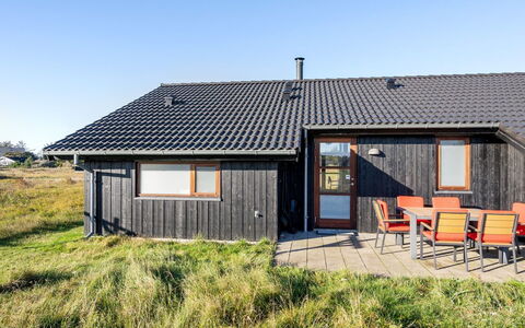 Finna - 1Km from the Sea: Meubles, Design Intérieur, Sol, Bois, Sol, Plafond, Parquet, Chaise, Table, Éclairage