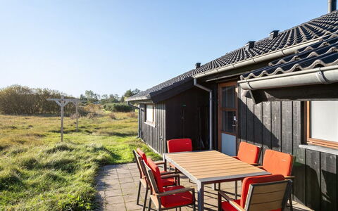 Finna - 1Km from the Sea: Meubles, Design Intérieur, Sol, Bois, Sol, Plafond, Parquet, Chaise, Table, Éclairage