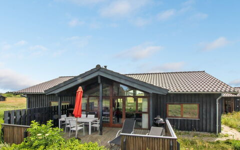 Emma - 976M from the Sea: Toit, Maison, Domicile, Chalet, Architecture, Lot Terre, Zone Rurale, Siding, Porche, Pente