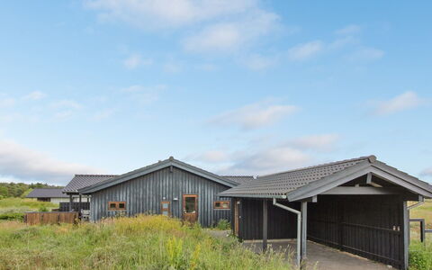 Emma - 976M from the Sea: Toit, Architecture, Lot Terre, Domicile, Chalet, Siding, Biens, Batiments Jardin, Cabanon, Ferme