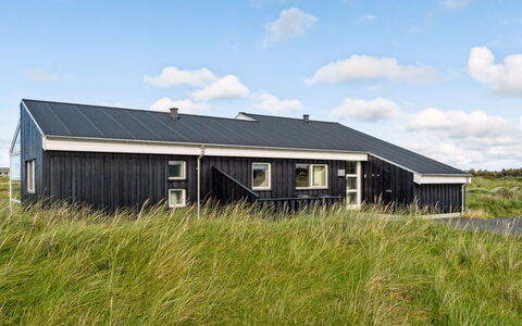 Simona - 300M from the Sea: Architecture, Toit, Domicile, Composite, Daylighting, Siding, Allée