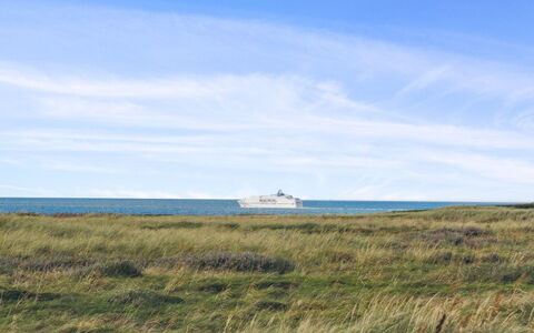 Simona - 300M from the Sea: Architecture, Toit, Domicile, Composite, Daylighting, Siding, Allée