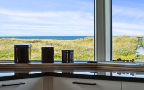 Simona - 300M from the Sea: Architecture, Toit, Domicile, Composite, Daylighting, Siding, Allée