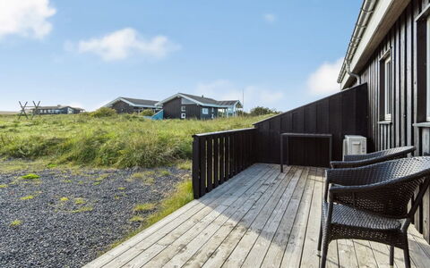 Simona - 300M from the Sea: Architecture, Toit, Domicile, Composite, Daylighting, Siding, Allée