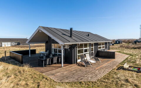 Sirkka - 902M from the Sea: Maison, Domicile, Porte, Toit, Chalet, Biens, Jardin, Ombre, Siding, Cour