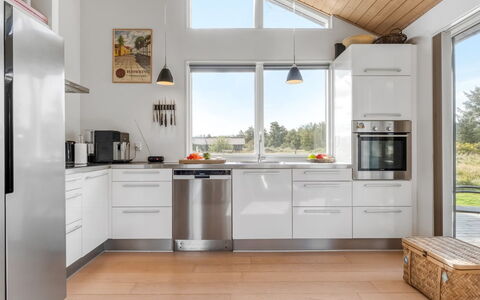 Yaim - 800M from the Sea: Cuisine, Comptoir, Sol, Appareil De Cuisine, Meubles, Design Intérieur, Cabinetry, Principaux Appliance, Bois, Sol