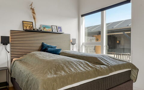 Yaim - 800M from the Sea: Lit, Chambre, Bois, Meubles, Literie, Drap De Lit, Cadre De Lit, Linge, Design Intérieur, Sol