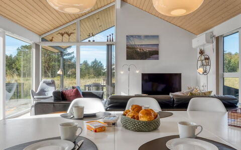 Yaim - 800M from the Sea: Design Intérieur, Plafond, Domicile, Sol, Luminaire, Salon, Table Cuisine Et Salle A Manger, Chaise, Ombre
