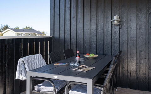 Caro - 807M from the Sea: Meubles, Design Intérieur, Sol, Bois, Sol, Plafond, Parquet, Chaise, Table, Éclairage