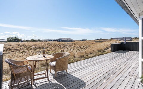 Caro - 807M from the Sea: Meubles, Design Intérieur, Sol, Bois, Sol, Plafond, Parquet, Chaise, Table, Éclairage