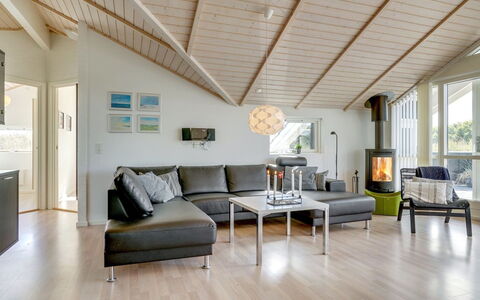 Aria - 1.2Km from the Sea: Design Intérieur, Meubles, Canapé, Sol, Salon, Bois, Sol, Plafond, Parquet, Éclairage