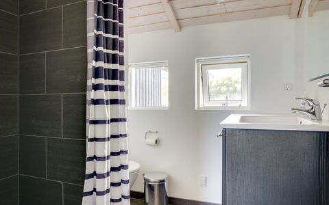 Aria - 1.2Km from the Sea: Salle De Bains, Mur, Design Intérieur, Sol, Luminaire Plomberie, Sol, Éclairage, Plomberie, Toilette, Plafond