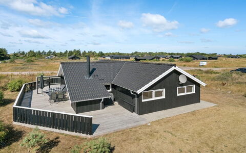 Aria - 1.2Km from the Sea: Maison, Domicile, Chalet, Biens, Cour, Ferme, Siding, Batiments Jardin, Porche
