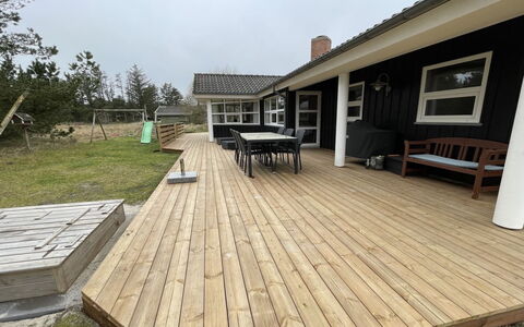 Carlina - 1.3Km from the Sea: Architecture, Toit, Domicile, Composite, Daylighting, Siding, Allée
