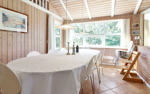 Carlina - 1.3Km from the Sea: Meubles, Design Intérieur, Sol, Sol, Bois, Plafond, Chaise, Table, Table Cuisine Et Salle A Manger, Luminaire