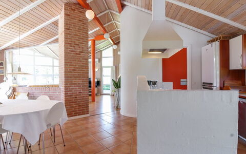 Carlina - 1.3Km from the Sea: Sol, Design Intérieur, Plafond, Bois, Sol, Meubles, Chaise, Luminaire, Pièce, Cuisine