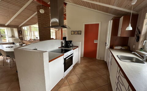 Carlina - 1.3Km from the Sea: Architecture, Toit, Domicile, Composite, Daylighting, Siding, Allée